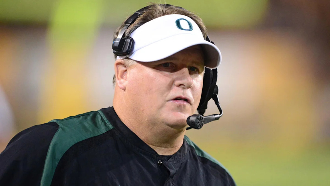 Oregon Ducks Eye Chip Kelly for Offensive Coordinator Role