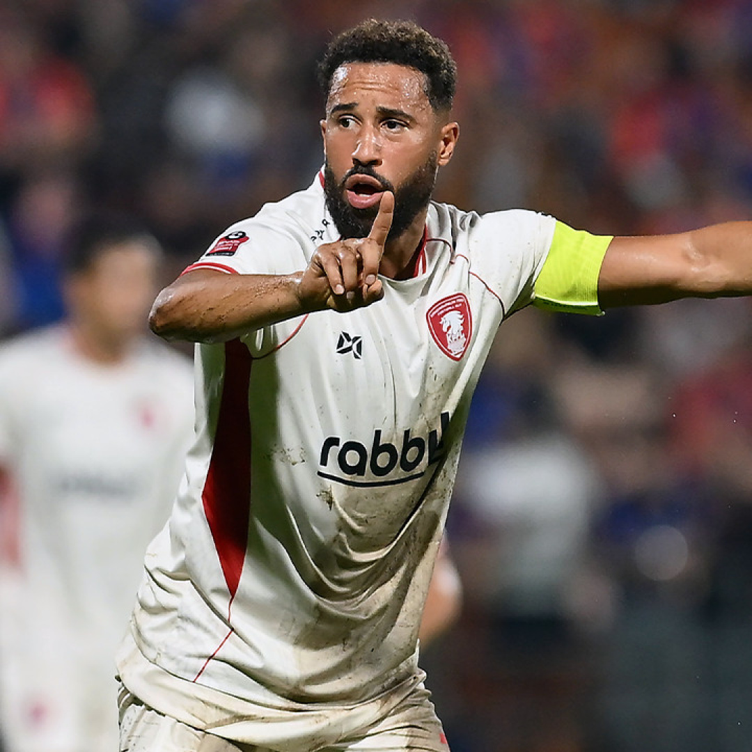 Andros Townsend narrowly escapes injury from lawn roller during warm-up