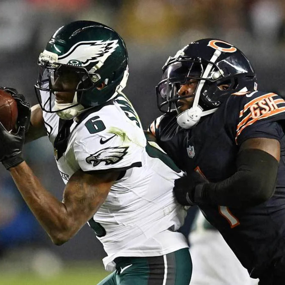 Devonta Smith calls out Eagles' mistakes after loss to Bears