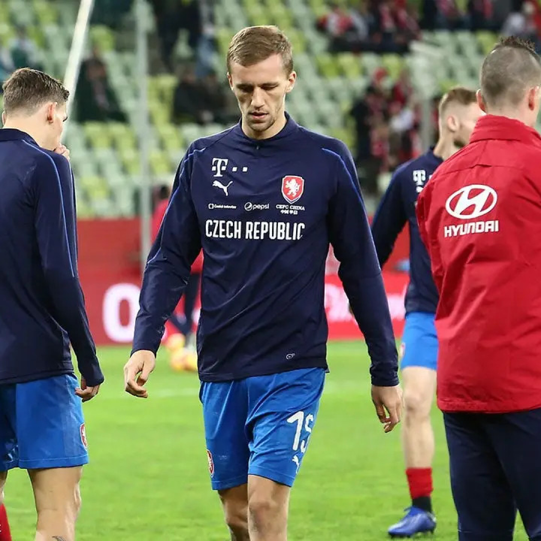 Czech Coach's Viral Interview Highlights Focus Amid Distraction