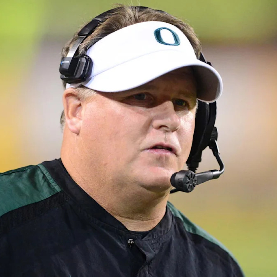 Oregon Ducks Eye Chip Kelly for Offensive Coordinator Role